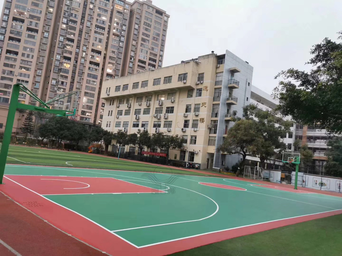 校園籃球場 校園籃球場