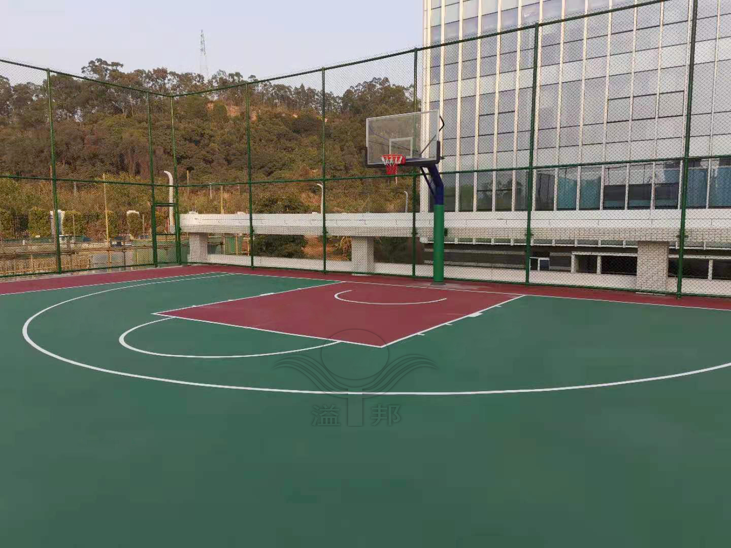 建一個(gè)籃球場(chǎng)大概要多少錢(qián)